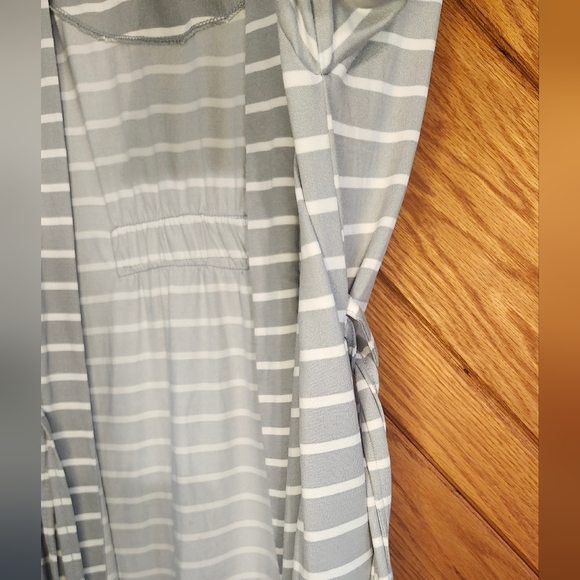 Mommy And Me Matching Gray and White Striped Nursing Robe And Baby Hat S/M - Picture 8 of 14